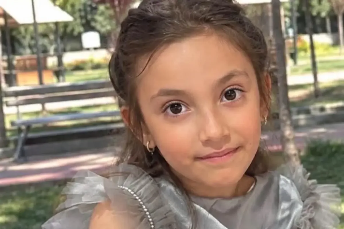 10 yaşındaki Eslem Sare, İstanbul'daki okul bıçaklamasının ardından defnedildi