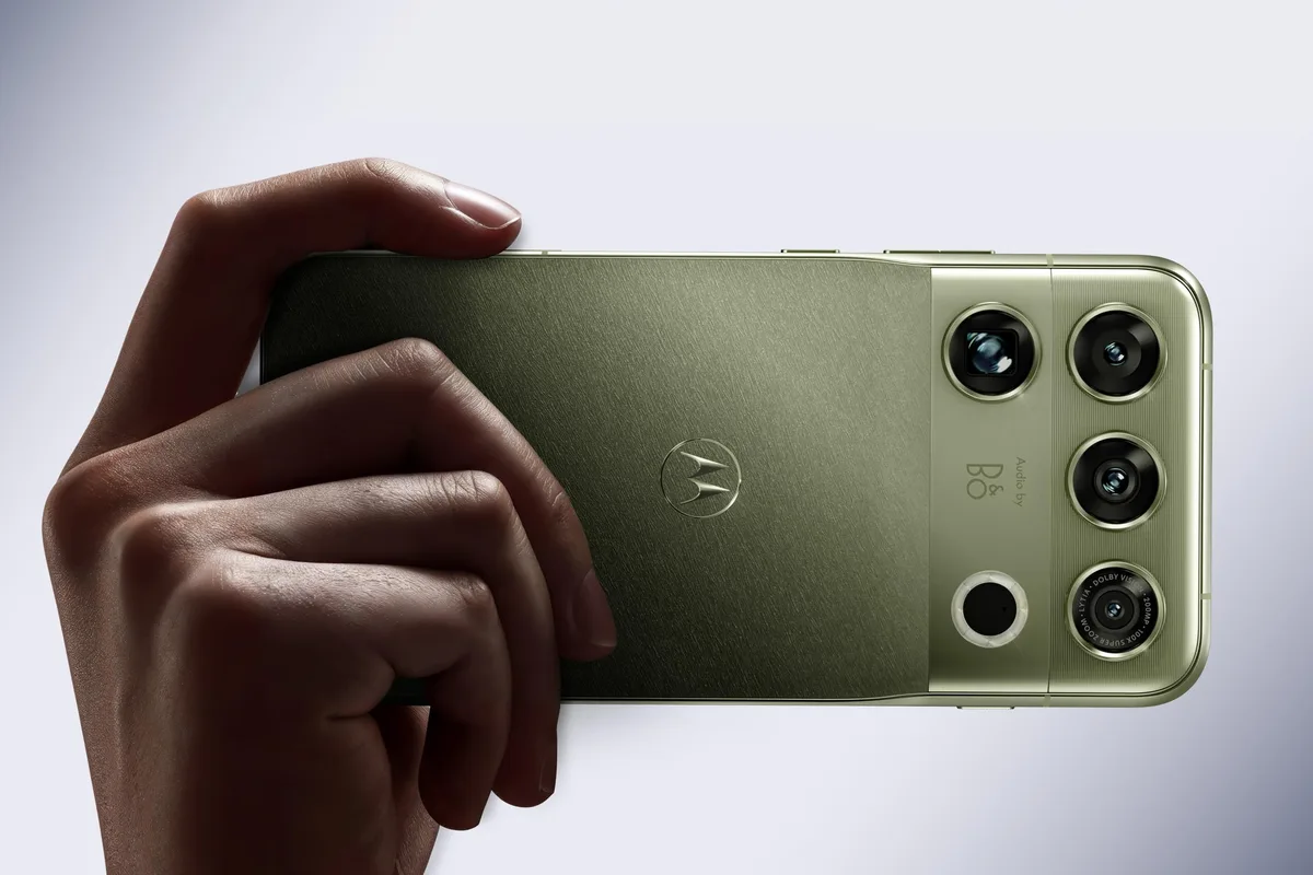 Motorola Unveils Signature 27 with Snapdragon 8 Elite Extreme Gen 6 Chipset